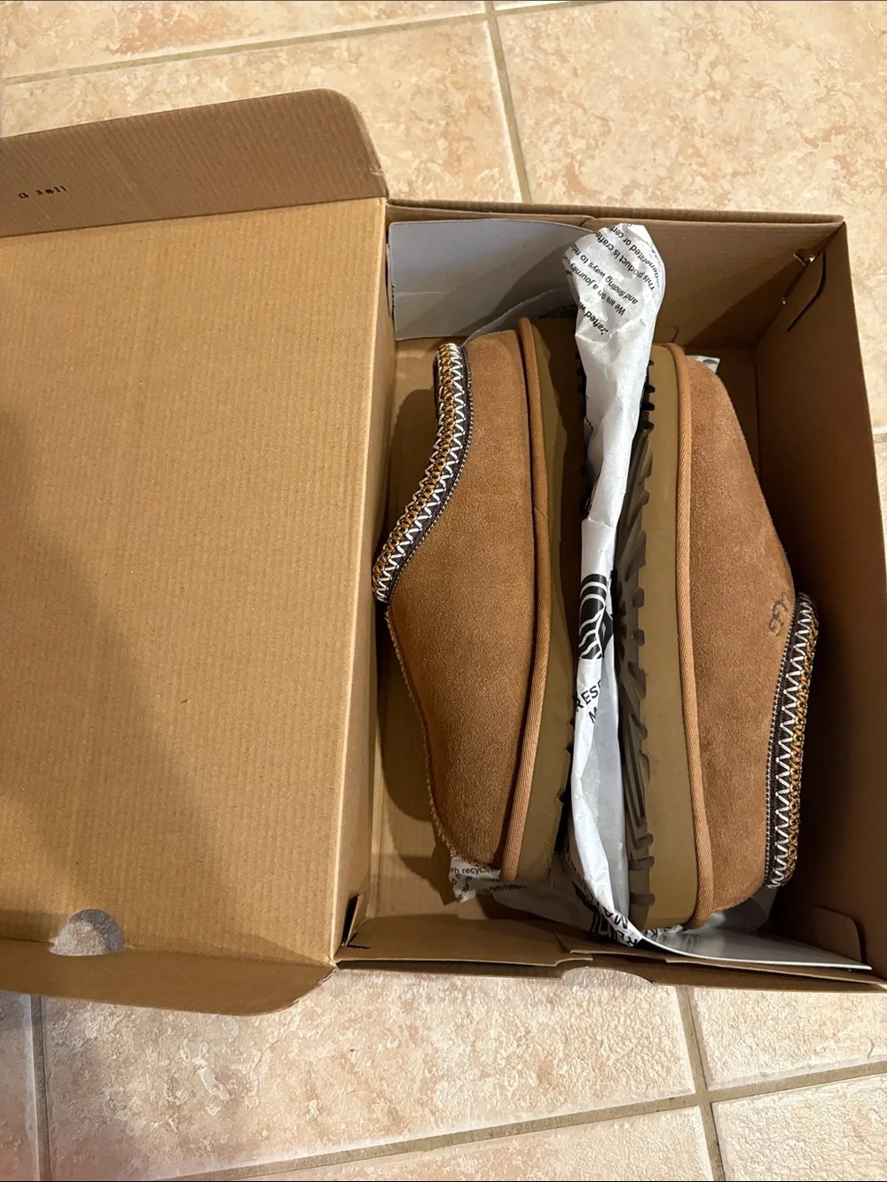 NEW IN BOX! Men’s UGG Chestnut Brown Suede Slip-On Shearling Mocs size 9